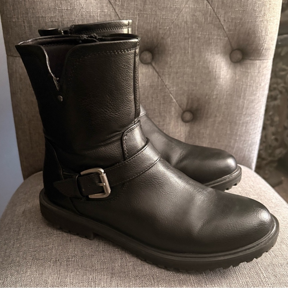 Women’s Beartrap Black Ankle Boots Motorcycle Style 8.5 Excellent Condition